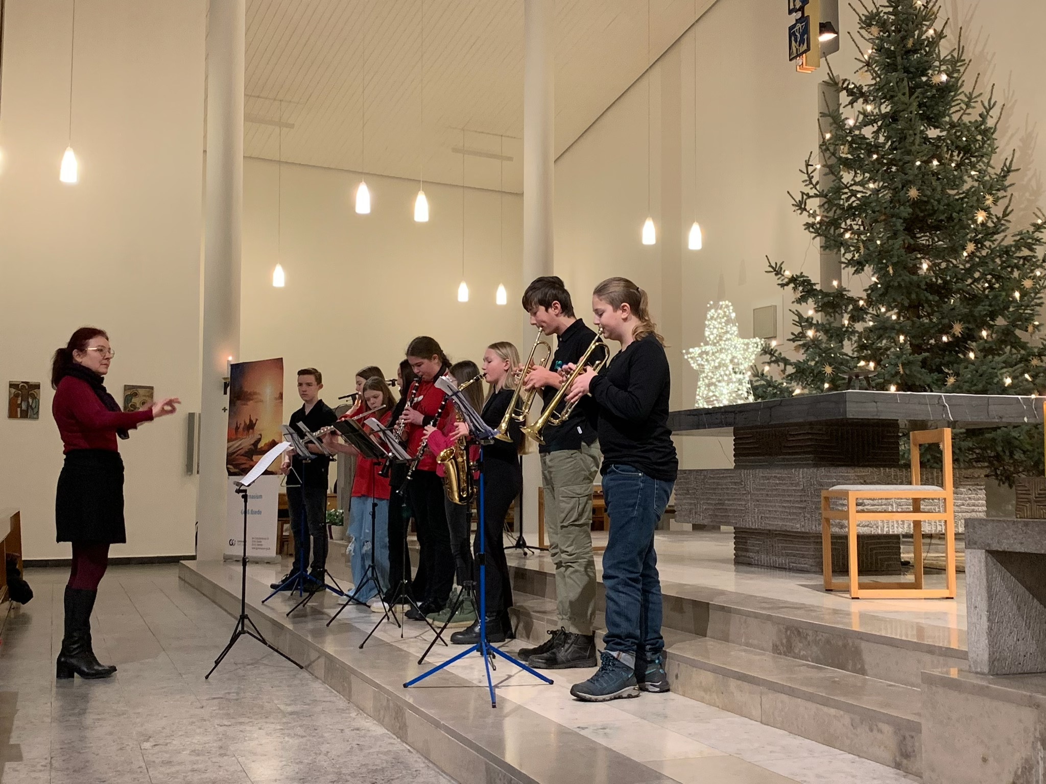 Bläserensemble des GGI begrüßt im Gottesdienst der Schule die nahe Weihnachtszeit