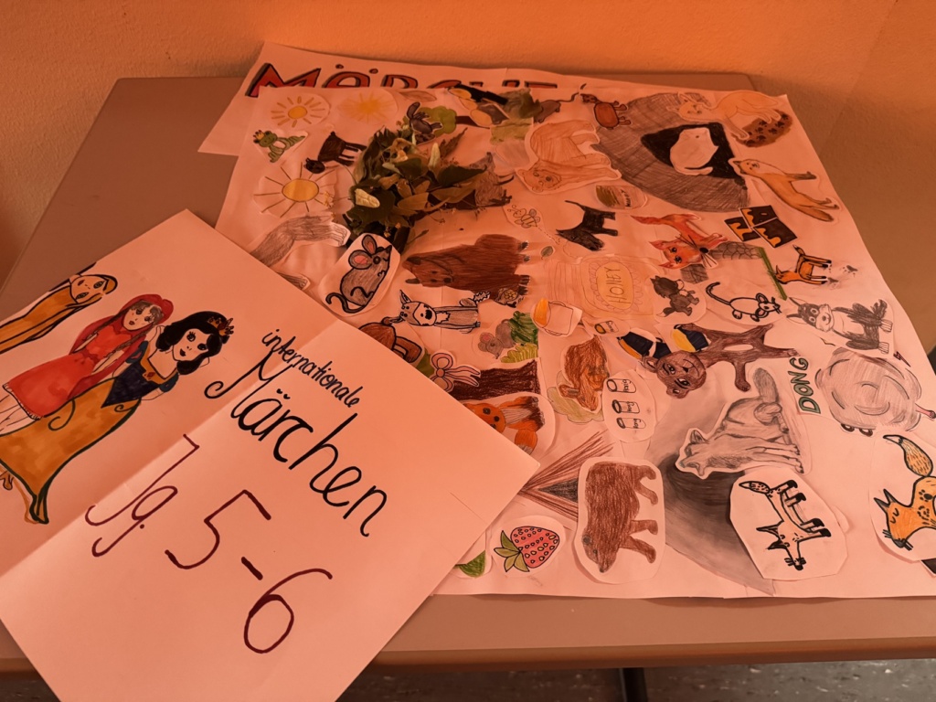 Internationale Märchen Schülerzeichnungen zu verschiedenen, ins Märchen vorkommenden Tiere und Figuren wie Wolf, Fuchs, Bär, Affe, Prinzessin usw.